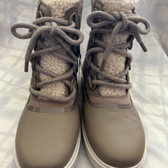 NWT Sorel beige suede sheep fur short boots 6.5 $210 - Picture 3 of 7